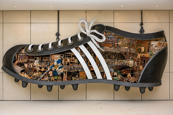 Τό παπούτσι πού δέν φόρεσες...